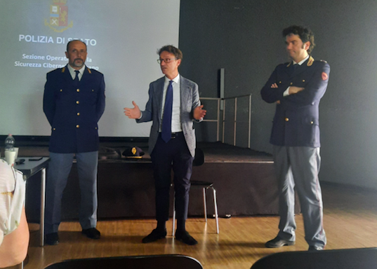 Truffe agli anziani: a Bolzano continua la campagna informativa. Distribuito il vademecum 1 Schermata 2023 06 27 alle 19.25.11