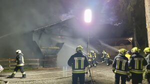 Incendio avvolge una distilleria in Pusteria: oltre 100 vigili del fuoco in azione 2 369686438 693465182812770 5830468751364930142 n