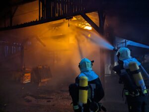 Incendio avvolge una distilleria in Pusteria: oltre 100 vigili del fuoco in azione 3 369697266 693465172812771 4273846782356412357 n