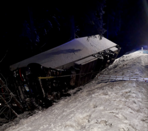 Tir fuori strada per la neve a Dobbiaco, il mezzo si rovescia e finisce in un pendio 4 Screenshot 2024 02 27 alle 18.58.49