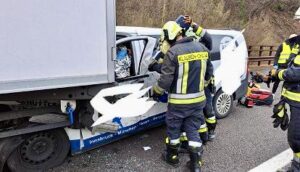 Tamponamento tra un minibus e un camion in A22 a Chiusa: un ferito 3 434074013 835307975295156 2166236478842296767 n