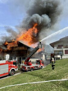 In fiamme il Maso Radauer a Castelrotto: intervento dei vigili del fuoco 2 434020839 839661488193138 3696182135831045379 n