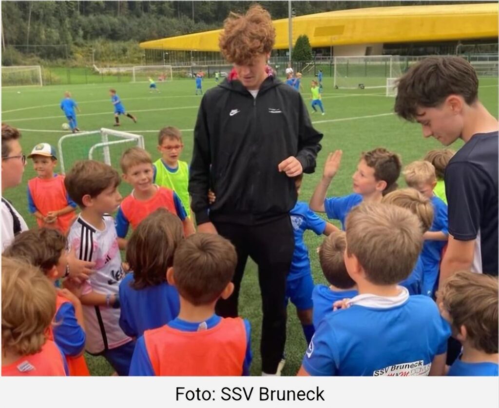 Jannik Sinner a Brunico: Un incontro speciale con i giovani del Südtiroler Sportverein 3 img 5274 1