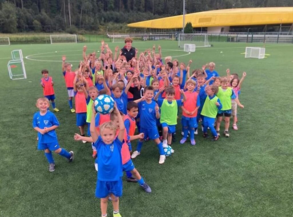 Jannik Sinner a Brunico: Un incontro speciale con i giovani del Südtiroler Sportverein 2 img 5275 1