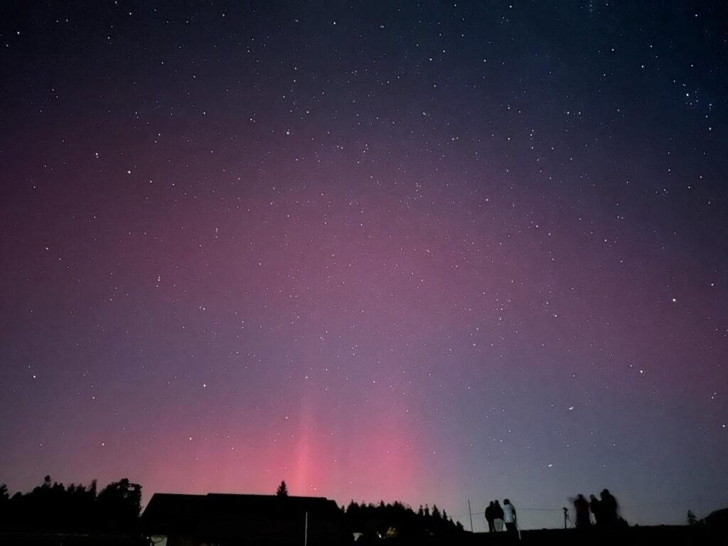 Aurora Boreale a Bolzano: Il magico spettacolo immortalato da Alessandro Zanforlin 3 1b41d91b 4e0c 4239 ae4c dcccf3422562 1