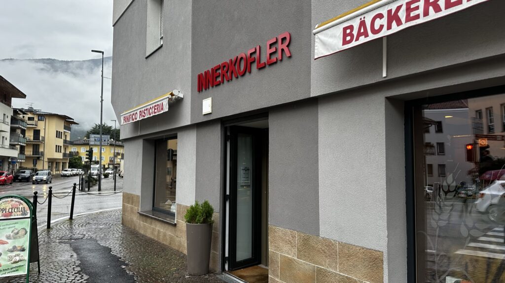 Il Pane Sospeso: un gesto di solidarietà al panificio Innerkofler a Laives 2 img 6336