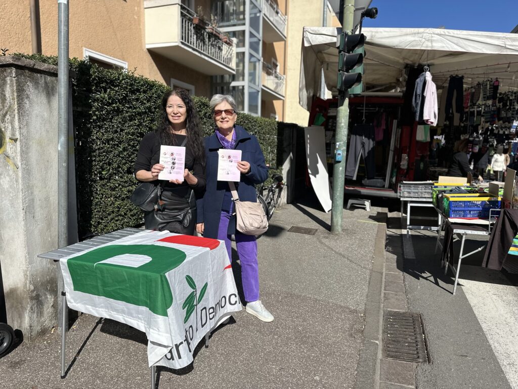 Bolzano, la campagna elettorale entra nel vivo: sfilata di candidati al mercato di Piazza Matteotti 4 img 2324