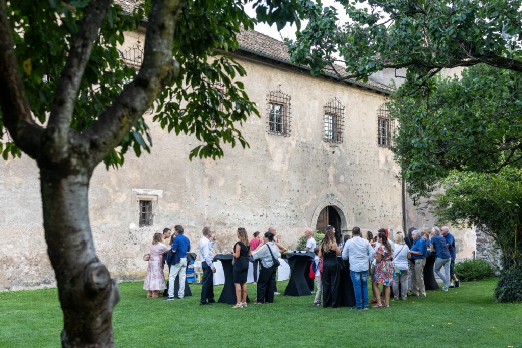 Successo a Castel Mareccio per la serata tra musica classica, vino e cultura 2 16d3f85b 101e 4228 aae2 7c2aa390a1ff